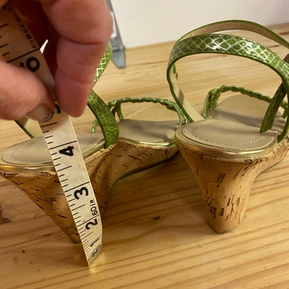 Daisy Fuentes Green Strappy Wedge-heeled Sandals with Cork Decor - Picture 5 of 8